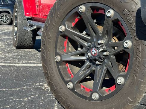 Used 2018 Jeep Wrangler Unlimited Rubicon image 2