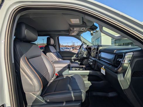 Used 2026 Ford F450 Lariat w/ FX4 Off-Road Package image 10