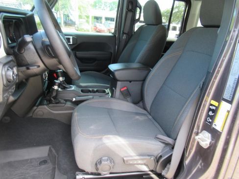 Used 2024 Jeep Wrangler Unlimited Sport AWD/4WD image 19