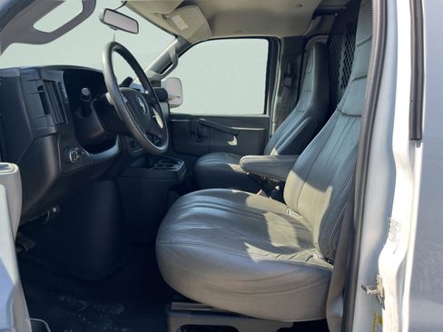 Used 2017 Chevrolet Express 2500 image 16