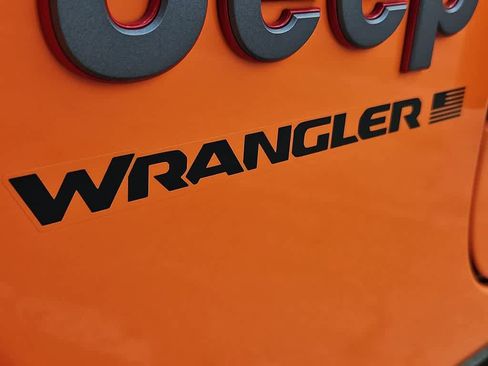 Used 2025 Jeep Wrangler Unlimited Rubicon w/ Convenience Group image 13