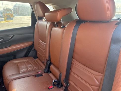 Used 2018 Nissan Rogue SL w/ Premium Package image 24