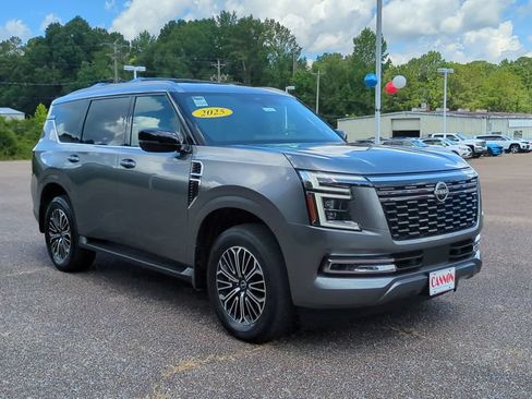 Used 2025 Nissan Armada SL w/ Captain's Chari Seat Package AWD/4WD image 3