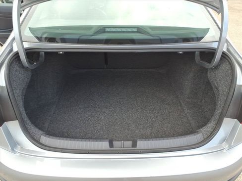 Used 2024 Volkswagen Jetta SE FWD image 14