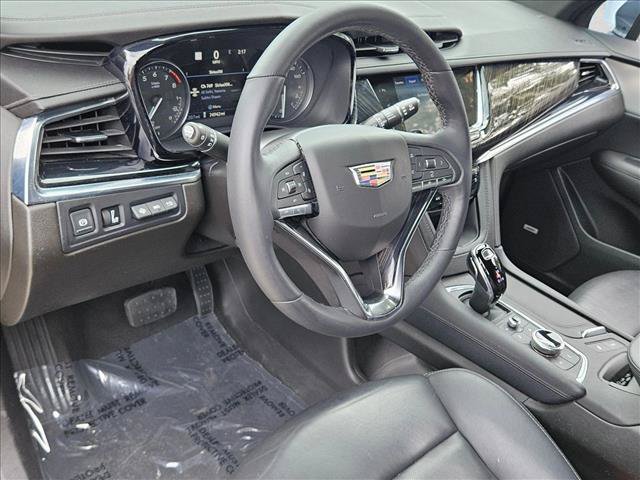Used 2023 Cadillac XT6 Premium Luxury w/ Technology Package FWD image 10