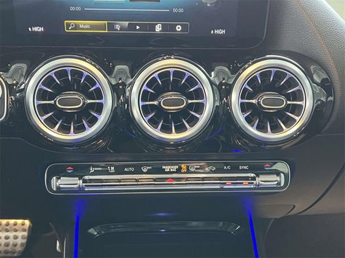 Used 2022 Mercedes-Benz GLA 35 AMG 4MATIC image 31