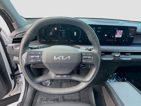 Used 2026 Kia EV9 Land image 8