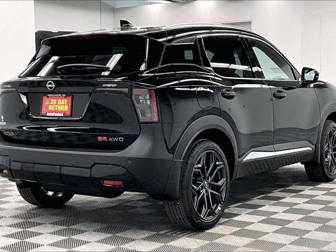New 2026 Nissan Kicks SR w/ SR Premium Package AWD/4WD image 17