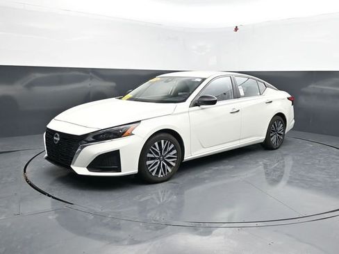 Used 2025 Nissan Altima 2.5 SV FWD image 4