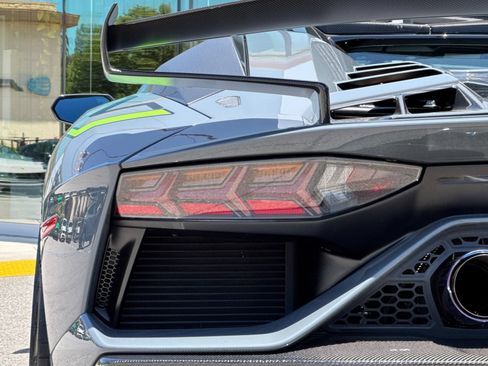 Used 2020 Lamborghini Aventador SVJ AWD/4WD image 36