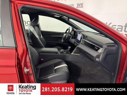 Used 2025 Toyota Camry SE image 19