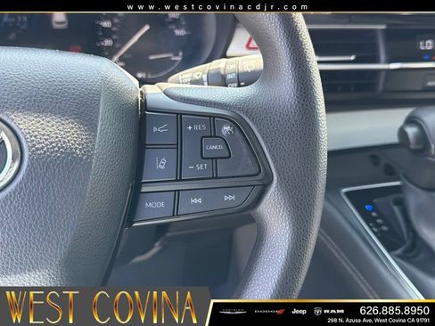 Used 2025 Toyota Sienna LE FWD image 27