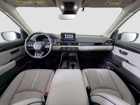 Used 2025 Honda Pilot Elite image 9
