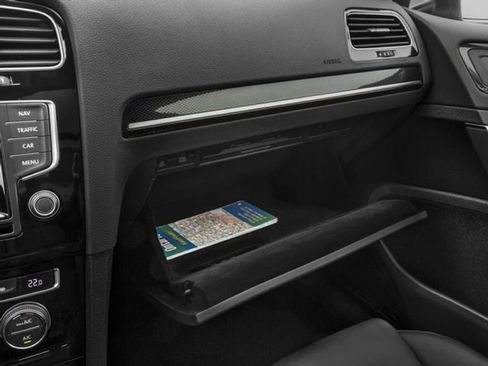 Used 2016 Volkswagen Golf S image 14