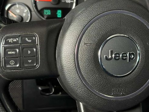 Used 2013 Jeep Wrangler Unlimited Rubicon w/ Connectivity Group AWD/4WD image 31