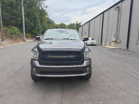 Used 2017 RAM 1500 Express RWD image 9