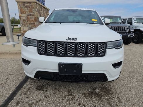 Used 2021 Jeep Grand Cherokee Laredo X AWD/4WD image 2