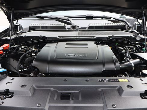 Certified 2025 Land Rover Defender 110 S AWD/4WD image 32