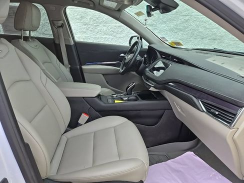 Certified 2023 Cadillac XT4 Luxury w/ Cold Weather Package AWD/4WD image 18