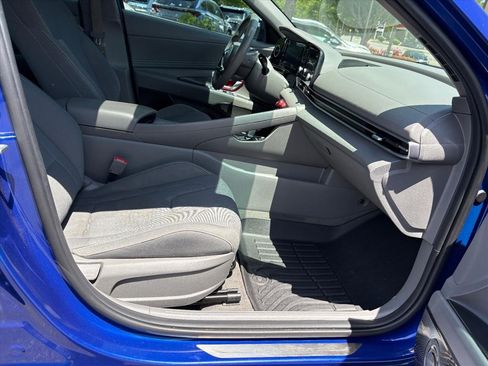 Used 2022 Hyundai Elantra SEL w/ Convenience + Premium Package FWD image 16
