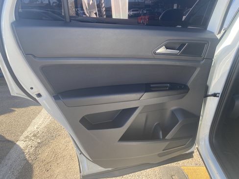 Used 2020 Volkswagen Atlas Cross Sport S image 17