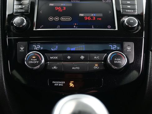 Used 2018 Nissan Rogue SV AWD/4WD image 20