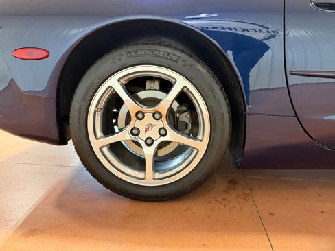 Used 2001 Chevrolet Corvette Convertible w/ Preferred Equipment Group2 image 18