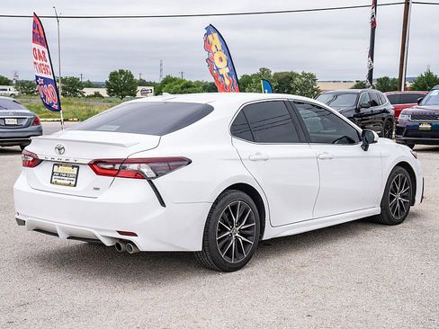 Used 2021 Toyota Camry SE FWD image 5
