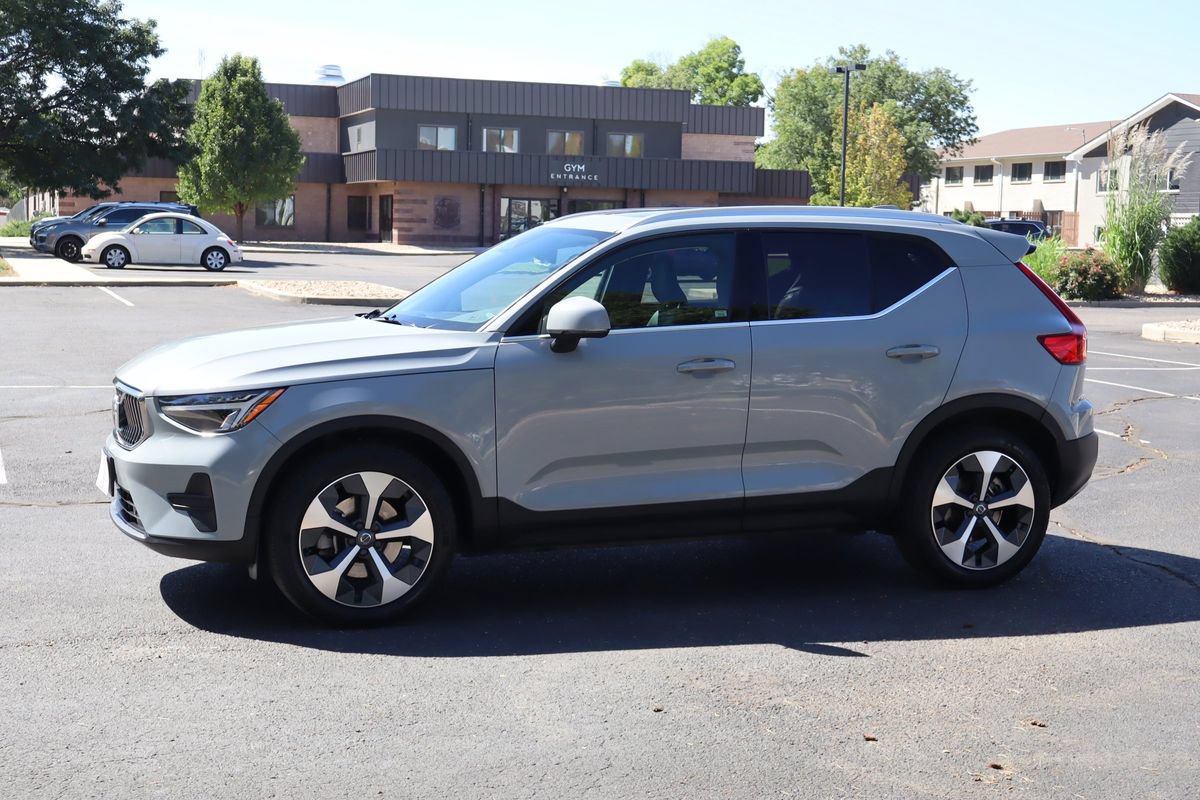 Used 2024 Volvo XC40 B5 Core w/ Protection Package Premier AWD/4WD image 10
