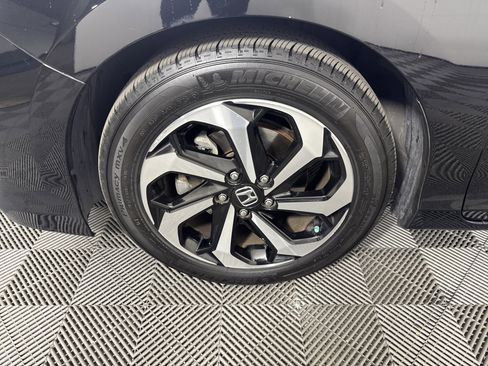 Used 2017 Honda Accord EX image 11