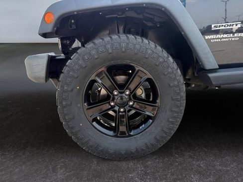 Used 2017 Jeep Wrangler Unlimited Sport w/ Quick Order Package 24S AWD/4WD image 9