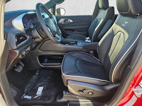 New 2026 Chrysler Pacifica Limited w/ S Appearance Package FWD image 15