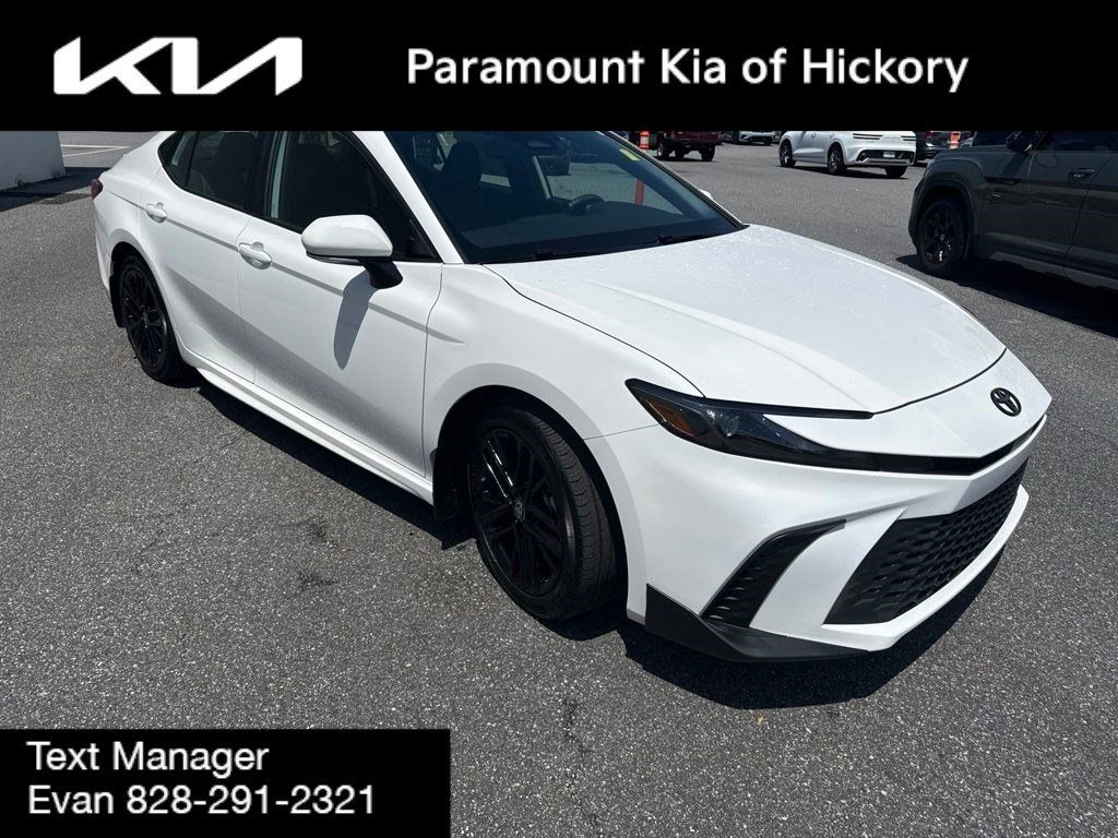 Used 2025 Toyota Camry SE FWD image 3