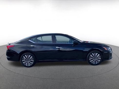 Used 2025 Nissan Altima 2.5 SV FWD image 13