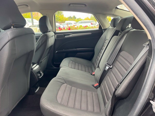 Used 2020 Ford Fusion SE FWD image 16