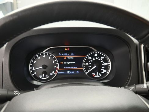 Used 2025 Nissan Frontier SV w/ SV Convenience Package RWD image 17