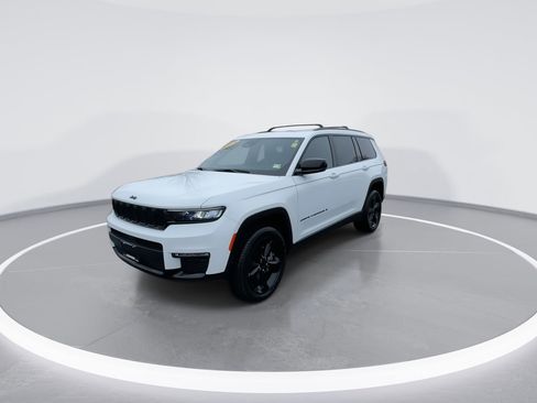 Used 2025 Jeep Grand Cherokee L Limited w/ Black Appearance Package image 7