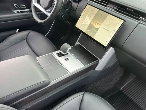 New 2025 Land Rover Range Rover Long Wheelbase SE image 25