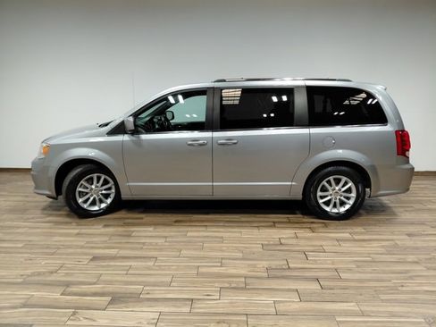 Used 2019 Dodge Grand Caravan SXT image 17