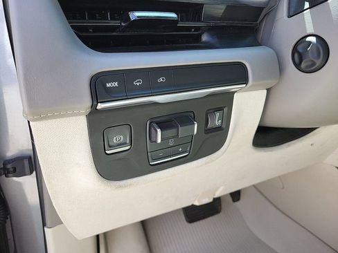 Used 2021 Cadillac Escalade Premium Luxury Platinum RWD image 14