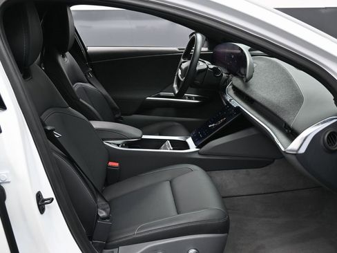 Used 2024 Lucid Air Pure image 34