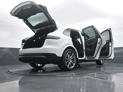 Certified 2022 Porsche Cayenne Platinum Edition AWD/4WD image 27