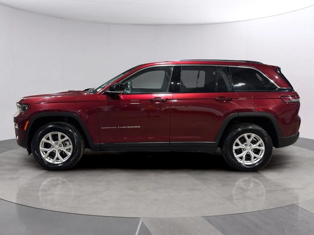 Used 2023 Jeep Grand Cherokee Limited AWD/4WD image 6