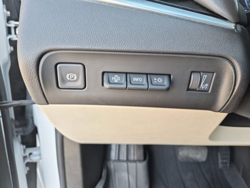 Used 2023 Buick Enclave Avenir w/ Avenir Technology Package image 29