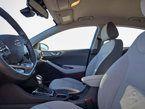 Used 2022 Hyundai Ioniq SE image 12