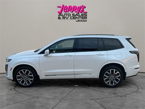 Used 2024 Cadillac XT6 Sport w/ Technology Package image 11