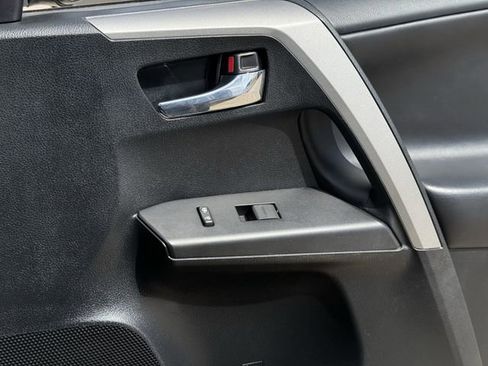 Used 2018 Toyota RAV4 XLE image 30