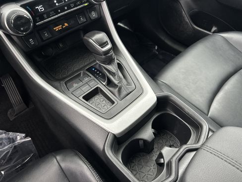 Used 2021 Toyota RAV4 XLE Premium image 26