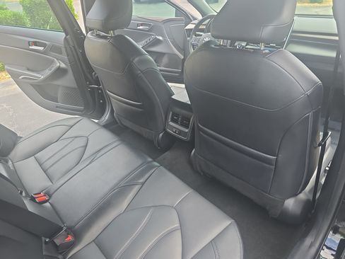 Used 2022 Toyota Avalon XLE w/ Moonroof Package FWD image 11