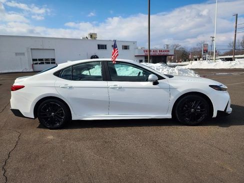 Used 2025 Toyota Camry SE image 8